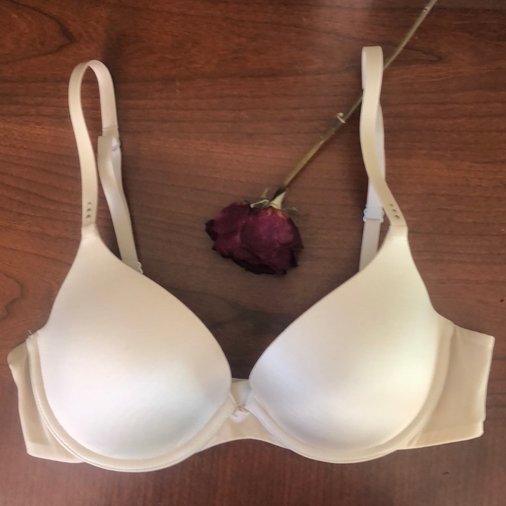 NWOT Victoria Secret Bio Fit Demi Bra 34C